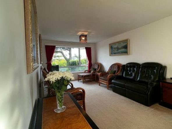 Sylvania Ample Onsite Parking, Close To Beach *